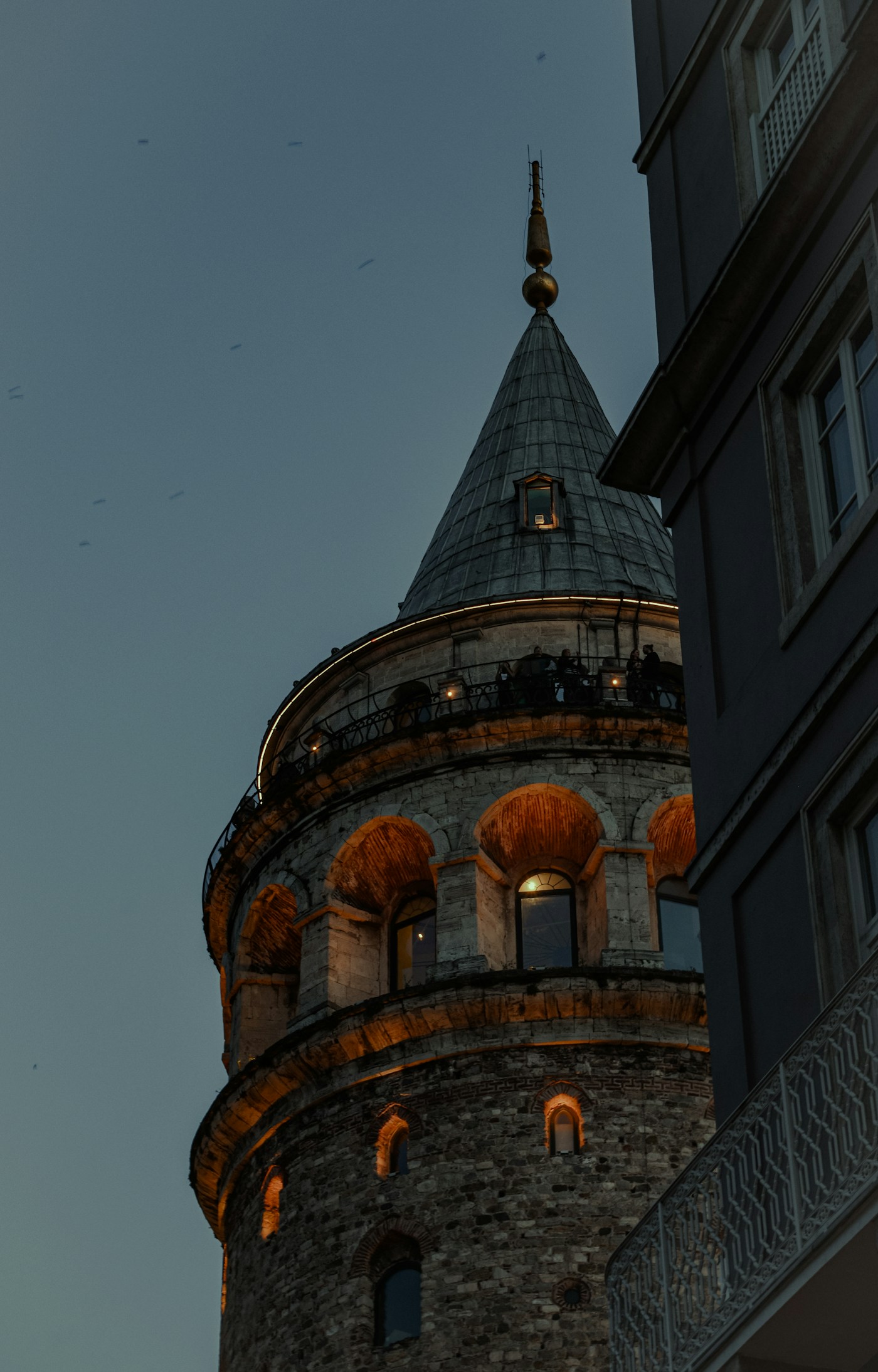 Galata Kulesi'nin taş cephesi ve mimarisi
